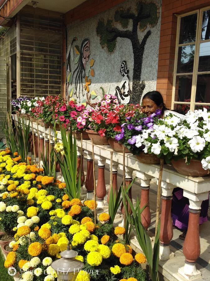 Swapnonir Hotel Shanti Niketan Luaran gambar